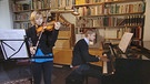 Kathi und Wicki spielen Geige (Kathi) und Klavier (Wicki). | Bild: BR
