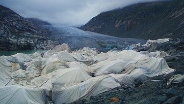 Die vier Elemente der Alpen: Wasser: Die Quelle der Rhone ist der gleichnamige eiszeitliche Gletscher. | Bild: BR/Volker Schmidt