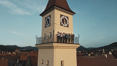 Hersbrucker Geschichten: Die Hersbrucker Turmbläser erklimmen wie jeher den Rathausturm. | Bild: BR/Pascal Hoffmann