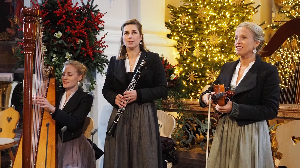 Weihnachtssingen 2024 in Rott am Inn: Perlseer Dirndl | Bild: BR/A. Völker