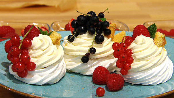 Himbeer-Johannisbeer-Pavlovas | Bild: BR