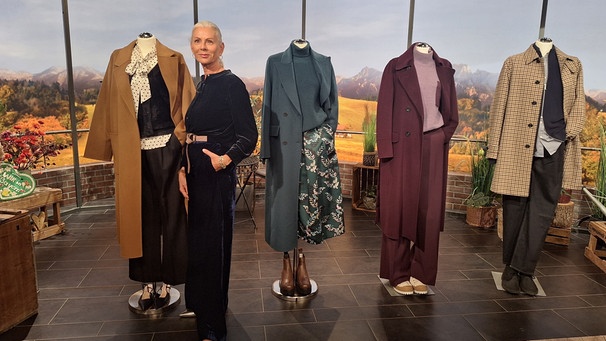 Claudia Goehner mit den vorgestellten Outfits | Bild: BR