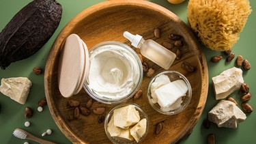 Selbstgemachte Naturkosmetik aus Kakaobutter. | Bild: picture alliance