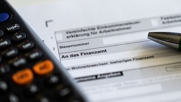 Finanzen: Steuertipps Für Rentnerinnen Und Rentner | Ratgeber | Wir In ...