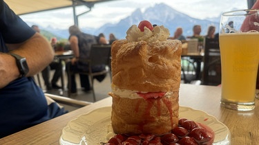 Windbeutel vor Watzmann | Bild: BR / Nina Schlesener