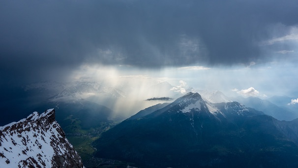 Unwetter über der Zugspitze | Bild: BR / stock.adobe.com / T. Linack