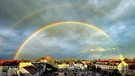 Regenbogen über Erding | Bild: BR / Michael Sachweh