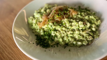 Spinat-Käsespätzle mit Beilagen-Salat | Bild: BR/Andi Christl