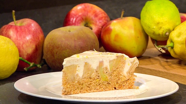 Dinkel-Apfelkuchen mit Sauerrahm | Bild: BR