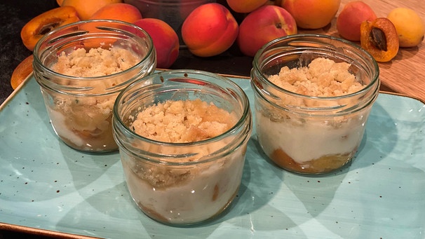 Veganes Aprikosen-Streusel-Dessert | Bild: Wir in Bayern