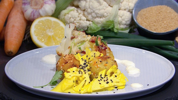 Gebackene Couscous-Krapfen mit Blumenkohl und Ingwerjoghurt | Bild: BR