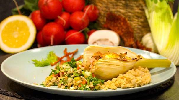 Gefüllter Fenchel mit Zitronen-Couscous und Petersiliensalat | Bild: BR