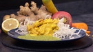 Fischcurry mit Glasnudeln und Erbsencreme | Bild: BR