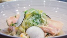 Rauchfisch-Graupen-Risotto mit Saiblingsfilet | Bild: BR