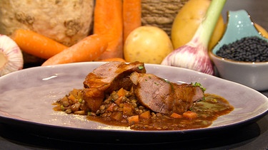 Schweinsbackerl mit Kartoffel-Linsen-Ragout | Bild: BR