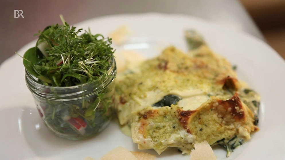 Wir In Bayern Rezept Fruhlings Lasagne Mit Krautersalat Rezepte Wir In Bayern Br Fernsehen Fernsehen Br De