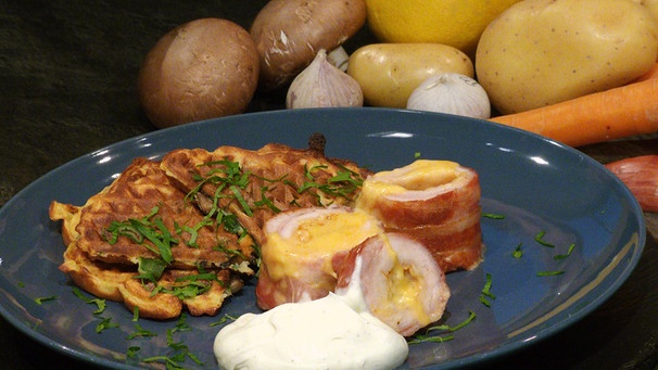 Hähnchenroulade mit Kartoffelwaffeln und Sour Creme | Bild: BR