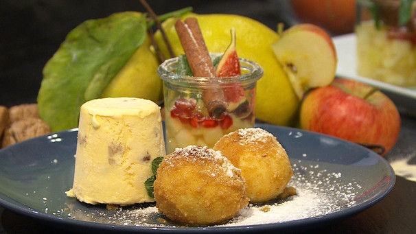 Grießknödel mit Zimt-Apfel-Ragout und Walnuss-Parfait | Bild: BR