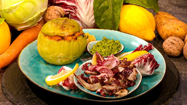 Gefüllte Kohlrabi mit gebratenem Radicchio und Kohlrabi-Nuss-Pesto | Bild: BR