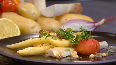 Kräuterseitlinge mit Fingernudeln, Schalottenbutter und geschmolzenen Tomaten | Bild: BR