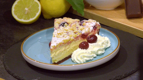 Quark-Kirsch-Kuchen mit Schokoboden und Streuseln | Bild: Wir in Bayern