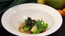 Ragout vom Weihnachtsbraten mit Maronen-Gnocchi, Rosenkohl und Apfel | Bild: BR