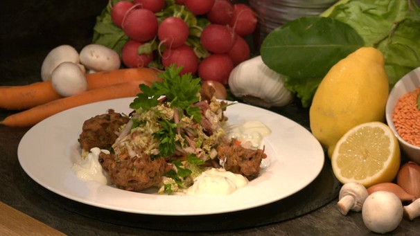 Buchweizen-Falafel mit Rohkostsalat und Joghurt-Dip | Bild: BR