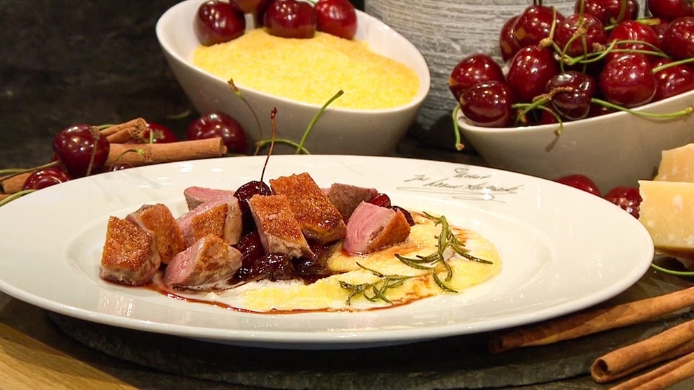 Entenbrust mit Essigkirschen und Rahmpolenta