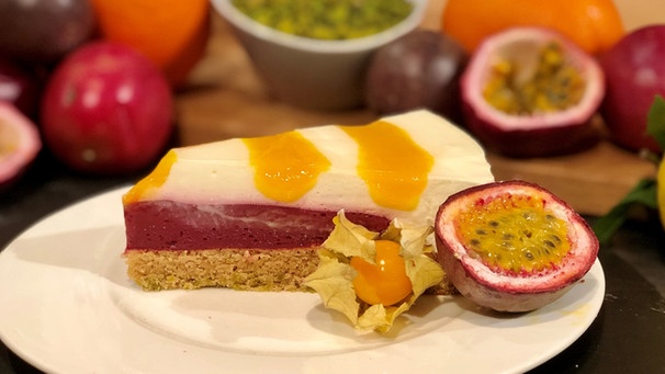 Joghurtsahnetorte mit Cassis und Maracuja | Bild: BR