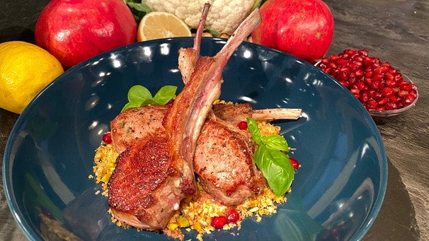 Lammkoteletts mit Blumenkohl-Couscous und Granatapfel | Bild: BR