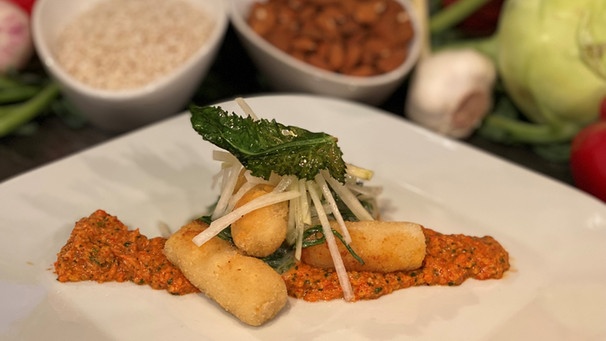 Risotto-Kroketten mit Kohlrabi und Mandelcreme | Bild: BR