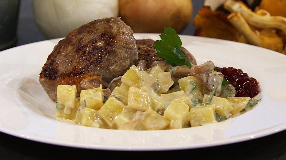 Wir in Bayern | Rezept: Wildfleischpflanzerl mit Kartoffel-Pilz-Ragout ...