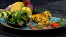 Saltimbocca alla romana mit Kartoffel-Streuselkuchen und Blattsalat | Bild: BR