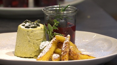 Nuss-Schupfnudeln mit Blaubeer-Birnen-Ragout und Pistazienparfait | Bild: Wir in Bayern