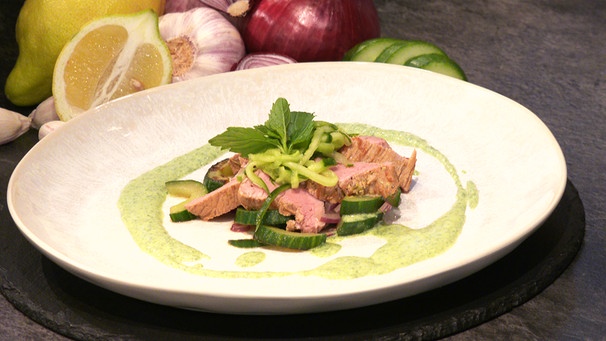 Schweinefilet mit zweierlei Gurke und Minzsahne | Bild: BR