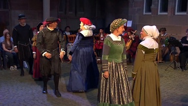 Schembartgesellschaft - Tanz in historischen Kleidern | Bild: BR