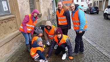 Eine 72-Stunden-Aktion unter dem Motto "Uns schickt der Himmel": Jugendliche in ganz Deutschland arbeiten ehrenamtlich für einen guten Zweck. | Bild: BR/Iris Tsakiridis