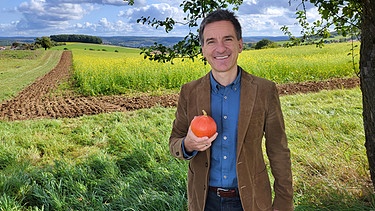 Florian Schrei, Moderator der Magazinsendung "Zwischen Spessart und Karwendel" im BR Fernsehen | Bild: BR / Raimund Lesk