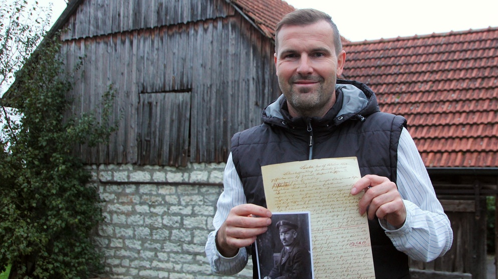 Johannes Ehbauer hat ein sehr persönliches Manuskript seines Ur-Urgroßvaters Johann Gammerl entdeckt, in dem er sein Leben im Oberpfälzer Jura beschreibt. | Bild: BR / Christoph Schuster