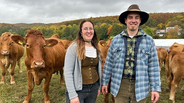 Nadine und Klaus Manger mit ihrem gelben Frankenvieh
| Bild: Thorsten Heitmann