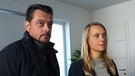 Sascha Bergmann (Hary Prinz, links) mit Anni Sulmtaler (Anna Unterberger) im Einsatz. | Bild: ARD Degeto/Allegro Film/Stefan Haring