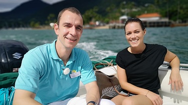 Ilhabela in Brasilien. Reiseleitern Talina Hotz und Kreuzfahrtdirektor Christoph Schädel machen einen Tauchausflug. | Bild: BR/Bewegte Zeiten Filmproduktion GmbH/Andrea Wörle