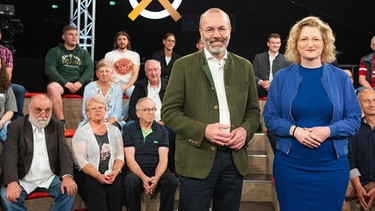 Teilnehmende PolitikerInnen bei der BR24 Wahlarena: Manfred Weber, CSU, und Andrea Wöhrle, Bündnis 90/Die Grünen. | Bild: Vera Johannsen