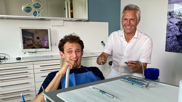 Der Schmerz-Check | Zahnarzt Marc zeigt Checker Julian, wie er Schmerzen betäubt. | Bild: BR | megaherz film- und fernsehen gmbh