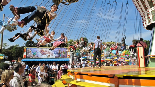 Karussell auf der Oidn Wiesn | Bild: picture-alliance/dpa