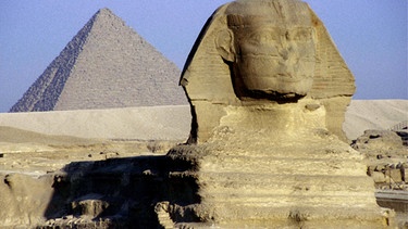 Sphinx vor Chefren-Pyramide. | Bild: BR/SWR/