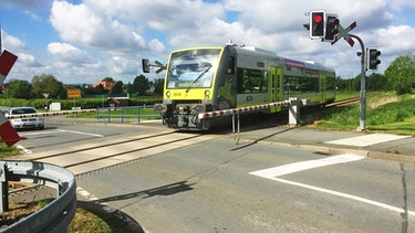 Die einzige Strecke, die von den sieben Stichbahnen ins Fichtelgebirge noch befahren ist, führt von Bayreuth nach Weidenburg – rund 23 km. | Bild: BR/SWR/Susanne Mayer-Hagmann