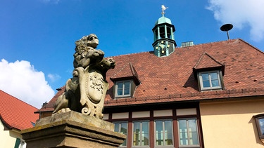 Der Löwe, das Wahrzeichen der Stadt Löwenstein. | Bild: BR/SWR/Thomas Hoeth