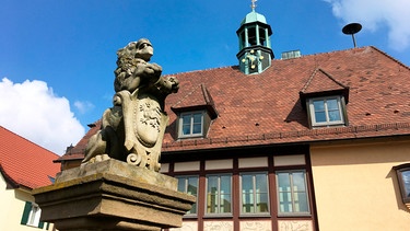 Der Löwe, das Wahrzeichen der Stadt Löwenstein. | Bild: BR/SWR/Thomas Hoeth