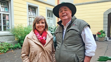 Moderatorin Annette Krause mit Rudolf Bühler. | Bild: BR/SWR/Joachim Müller